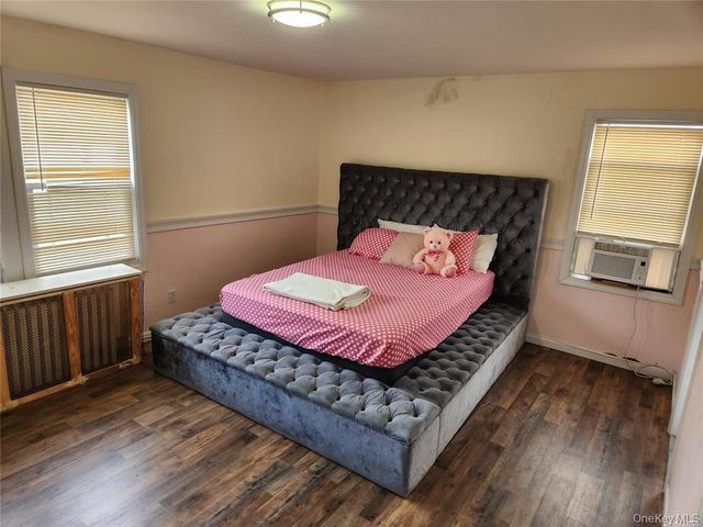 21 Nassau Place, Hempstead, NY 11550