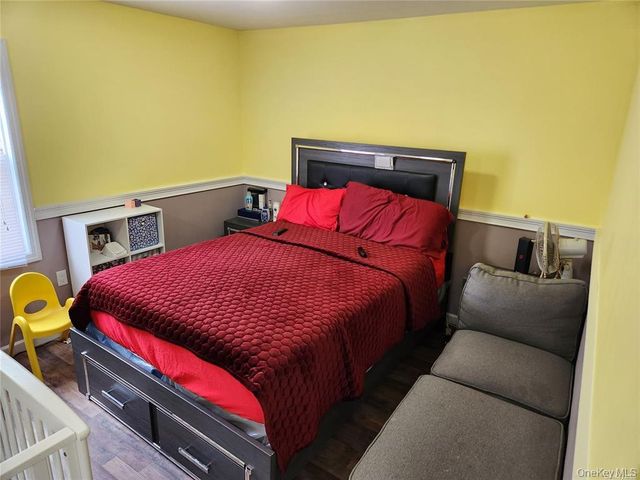 21 Nassau Place, Hempstead, NY 11550