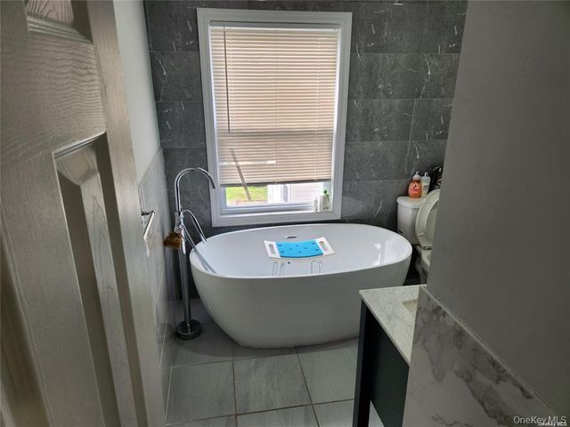 21 Nassau Place, Hempstead, NY 11550