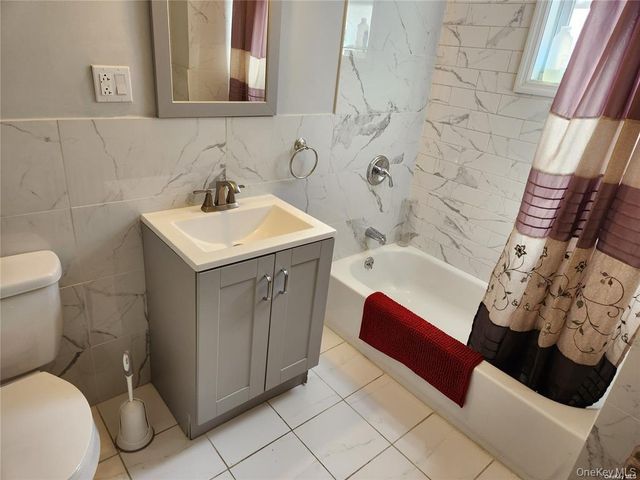 21 Nassau Place, Hempstead, NY 11550