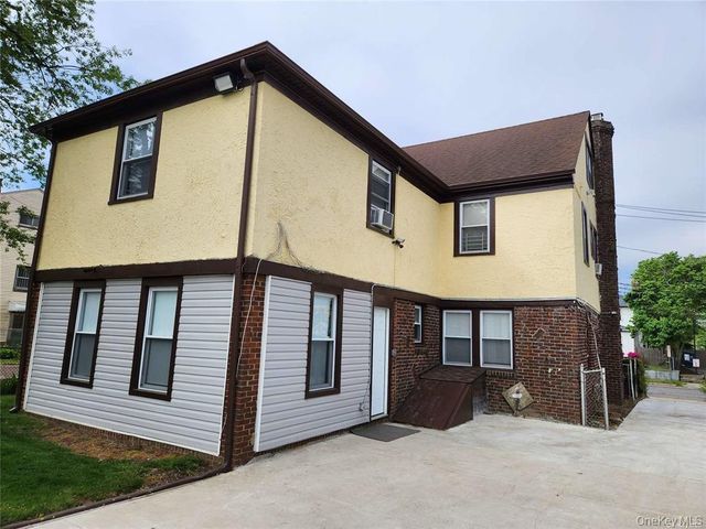 21 Nassau Place, Hempstead, NY 11550