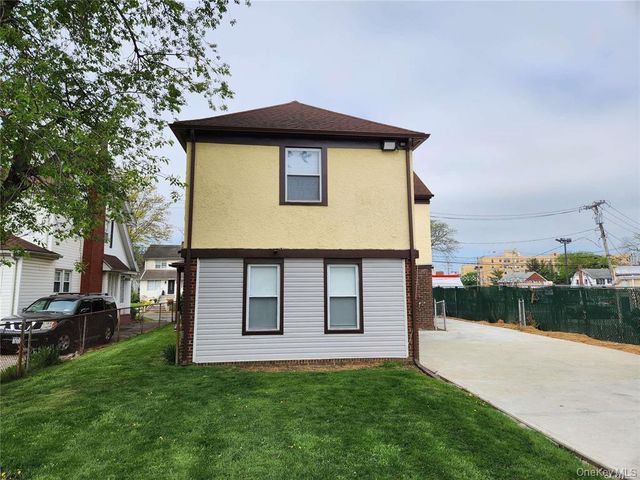 21 Nassau Place, Hempstead, NY 11550