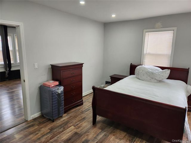 21 Nassau Place, Hempstead, NY 11550
