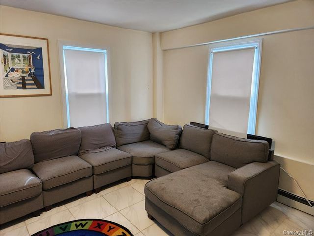 21 Nassau Place, Hempstead, NY 11550
