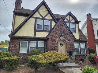 21 Nassau Place, Hempstead, NY 11550