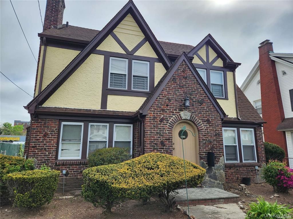 21 Nassau Place, Hempstead, NY 11550