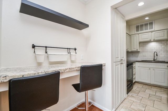 4040 San Felipe Street 170, Houston, TX 77027
