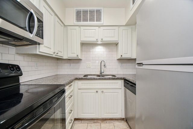 4040 San Felipe Street 170, Houston, TX 77027