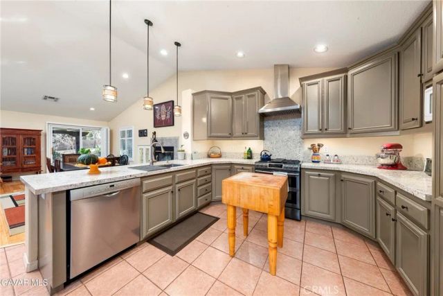 41154 Heights, Palmdale, CA 93551