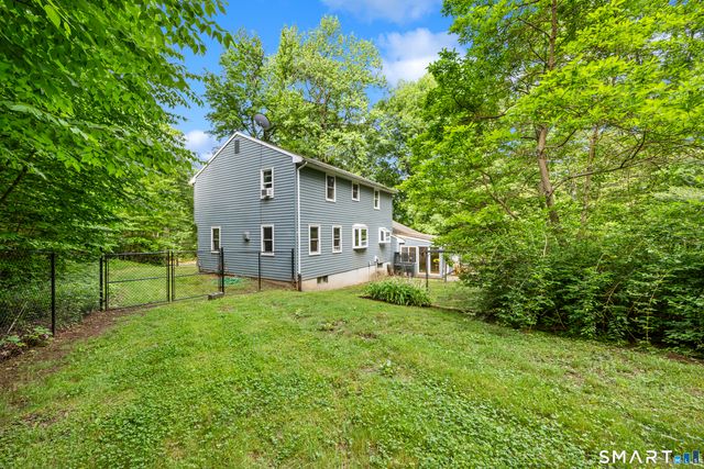 825 Neipsic Road, Glastonbury, CT 06033