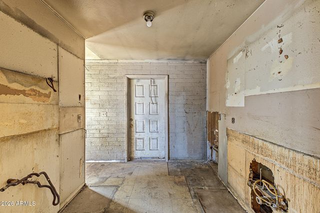 1138 W APACHE Street, Phoenix, AZ 85007