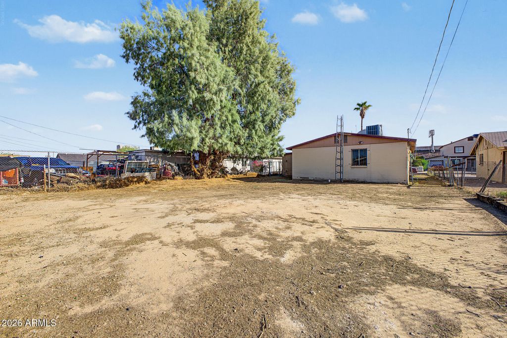 1138 W APACHE Street, Phoenix, AZ 85007