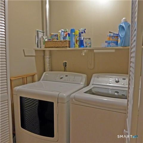 11 Macintosh Lane 11, Ansonia, CT 06401