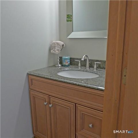 11 Macintosh Lane 11, Ansonia, CT 06401