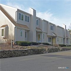 11 Macintosh Lane 11, Ansonia, CT 06401
