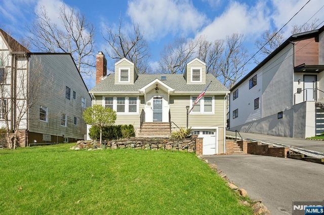 59 Oakwood Drive, Wayne, NJ 07470