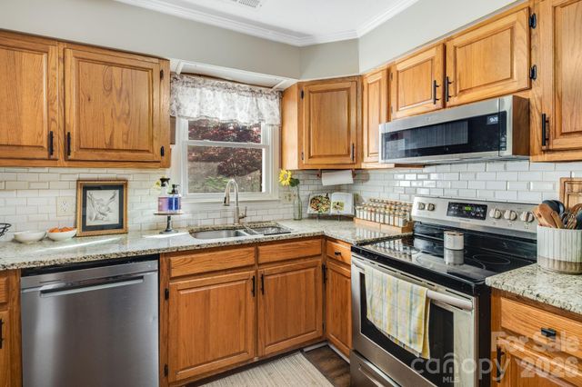 99 S Rowe Road, Hendersonville, NC 28792