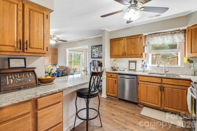 99 S Rowe Road, Hendersonville, NC 28792