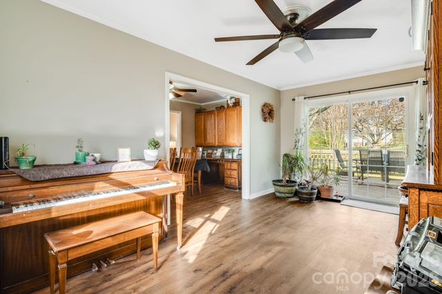 99 S Rowe Road, Hendersonville, NC 28792