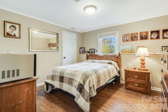 99 S Rowe Road, Hendersonville, NC 28792