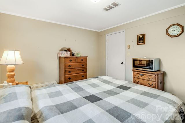 99 S Rowe Road, Hendersonville, NC 28792