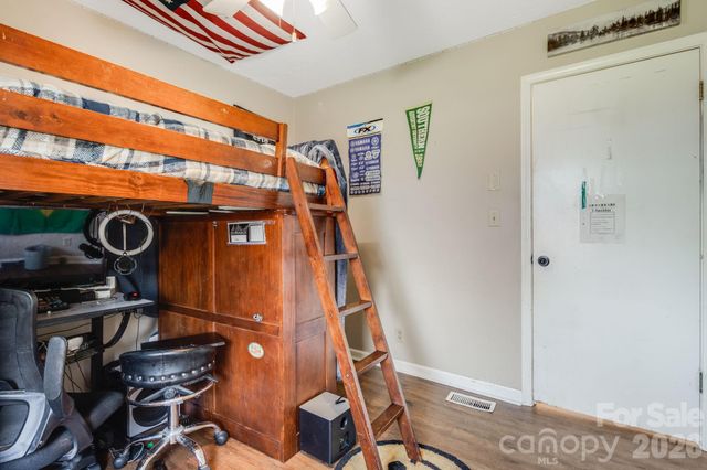 99 S Rowe Road, Hendersonville, NC 28792