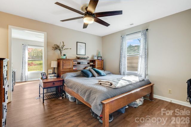 99 S Rowe Road, Hendersonville, NC 28792