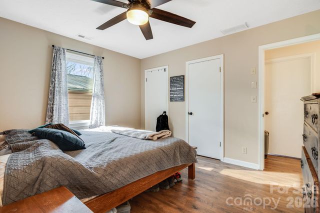 99 S Rowe Road, Hendersonville, NC 28792