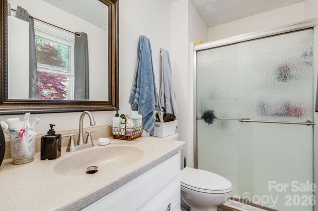 99 S Rowe Road, Hendersonville, NC 28792