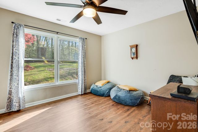 99 S Rowe Road, Hendersonville, NC 28792