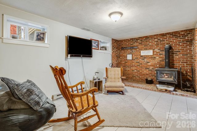 99 S Rowe Road, Hendersonville, NC 28792