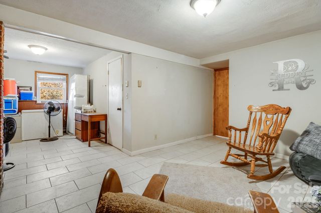 99 S Rowe Road, Hendersonville, NC 28792