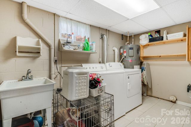 99 S Rowe Road, Hendersonville, NC 28792