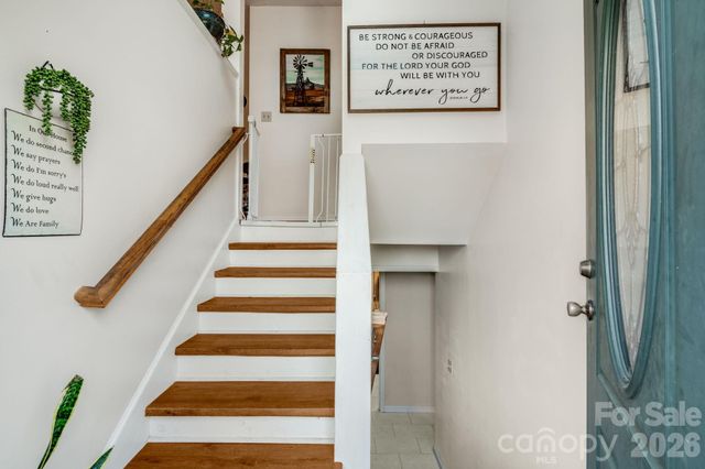 99 S Rowe Road, Hendersonville, NC 28792