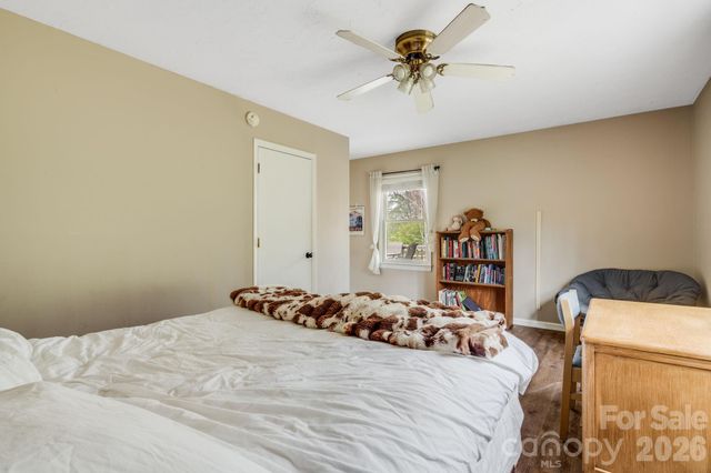 99 S Rowe Road, Hendersonville, NC 28792