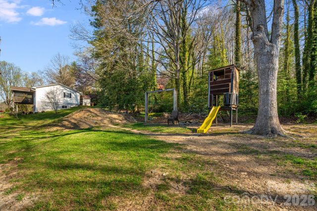 99 S Rowe Road, Hendersonville, NC 28792