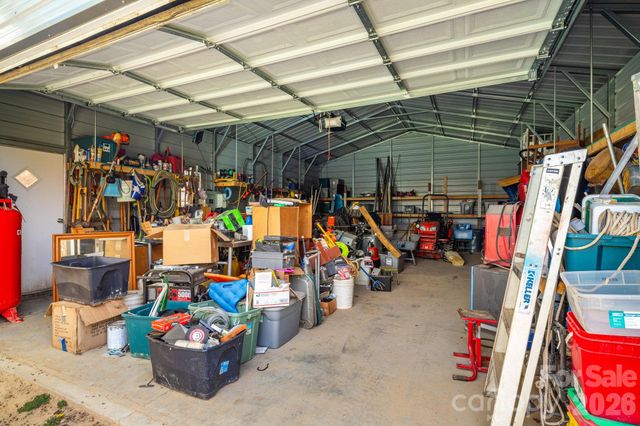 99 S Rowe Road, Hendersonville, NC 28792