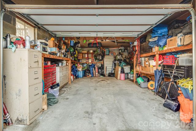 99 S Rowe Road, Hendersonville, NC 28792