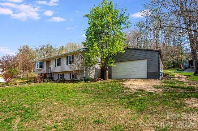 99 S Rowe Road, Hendersonville, NC 28792