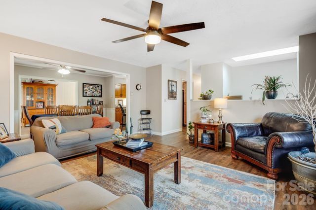 99 S Rowe Road, Hendersonville, NC 28792