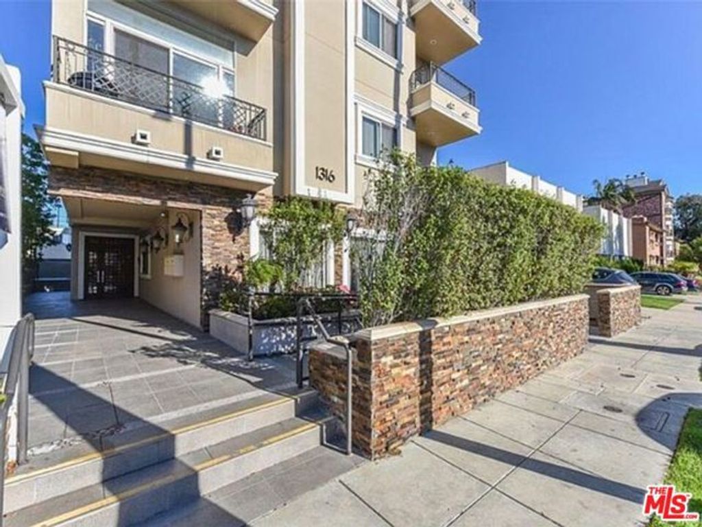 1316 Amherst Avenue 201, Los Angeles, CA 90025