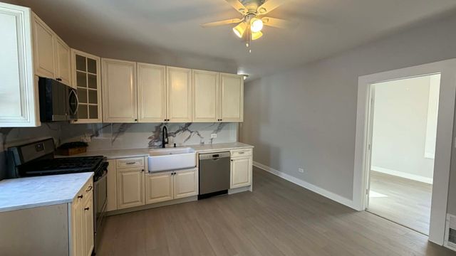 2324 CLARENCE Avenue 2, Berwyn, IL 60402