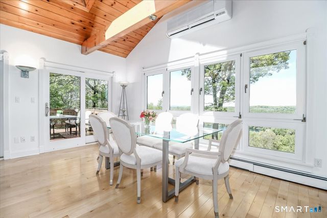 10 Hillcrest Court, Ridgefield, CT 06877