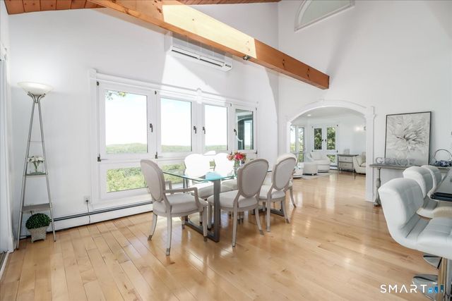 10 Hillcrest Court, Ridgefield, CT 06877