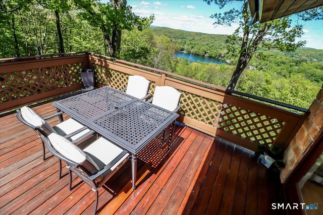 10 Hillcrest Court, Ridgefield, CT 06877