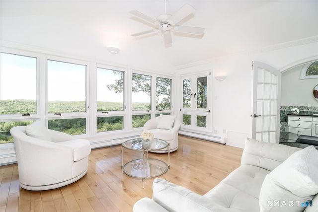 10 Hillcrest Court, Ridgefield, CT 06877