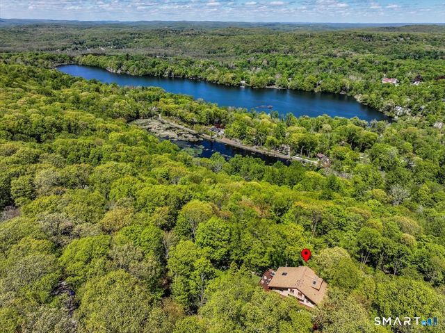10 Hillcrest Court, Ridgefield, CT 06877