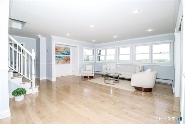 10 Hillcrest Court, Ridgefield, CT 06877