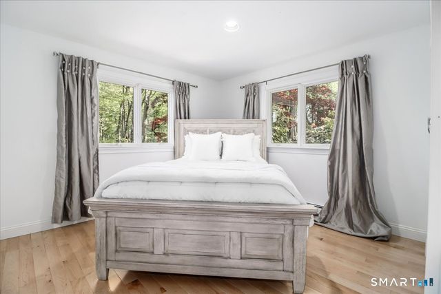 10 Hillcrest Court, Ridgefield, CT 06877