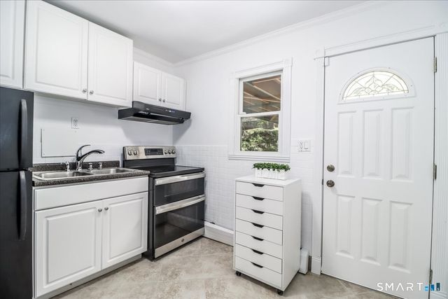10 Hillcrest Court, Ridgefield, CT 06877